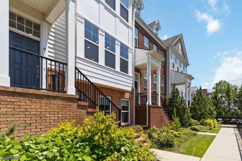 NEW PRICE ! Enjoy in town living !