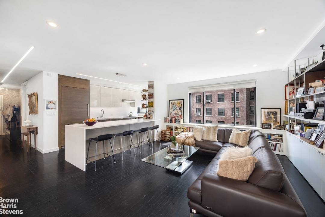 MOVE IN READY CARNEGIE HILL CONDO JUST LISTED !
