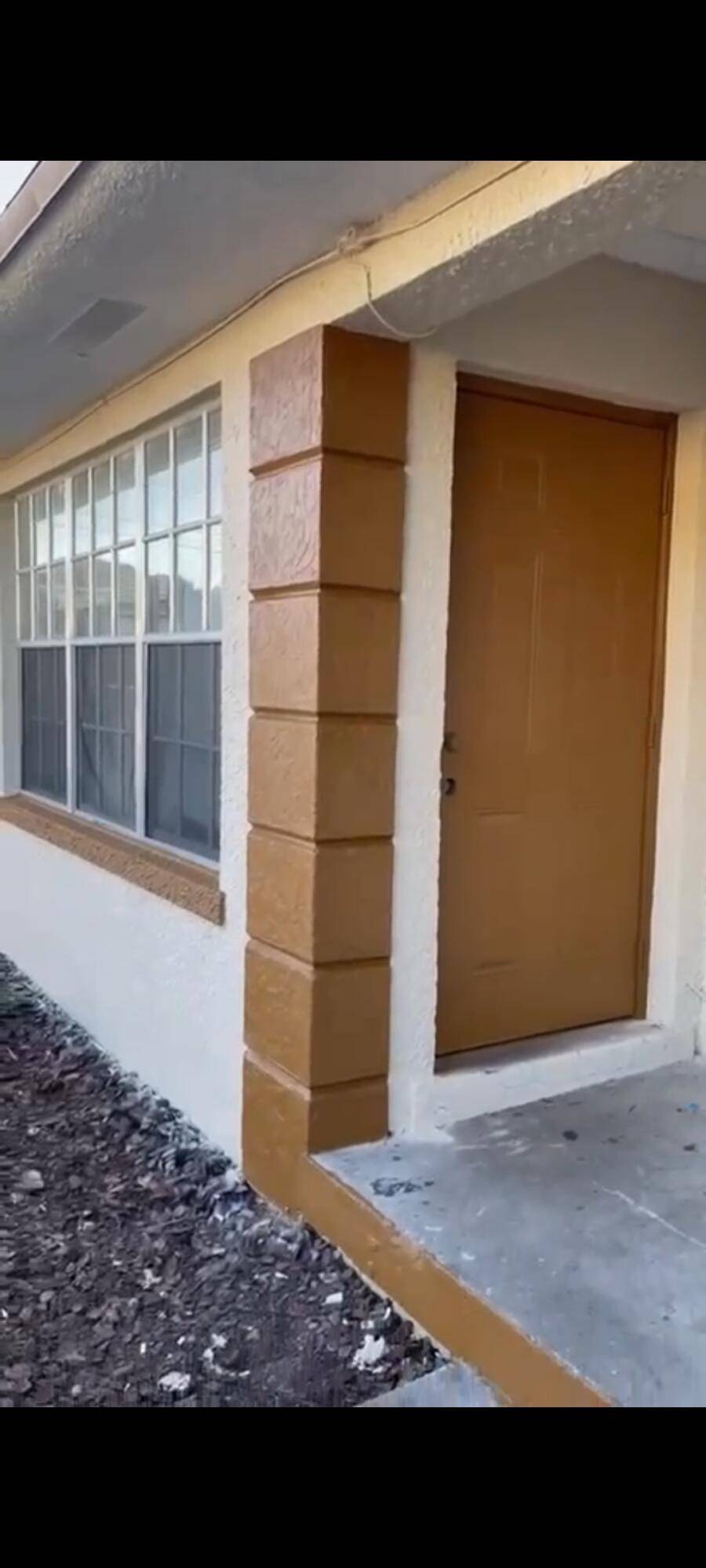 This is the investment you are looking for in the center of West Palm Beach few blocks from Good Samaritan Hospital.