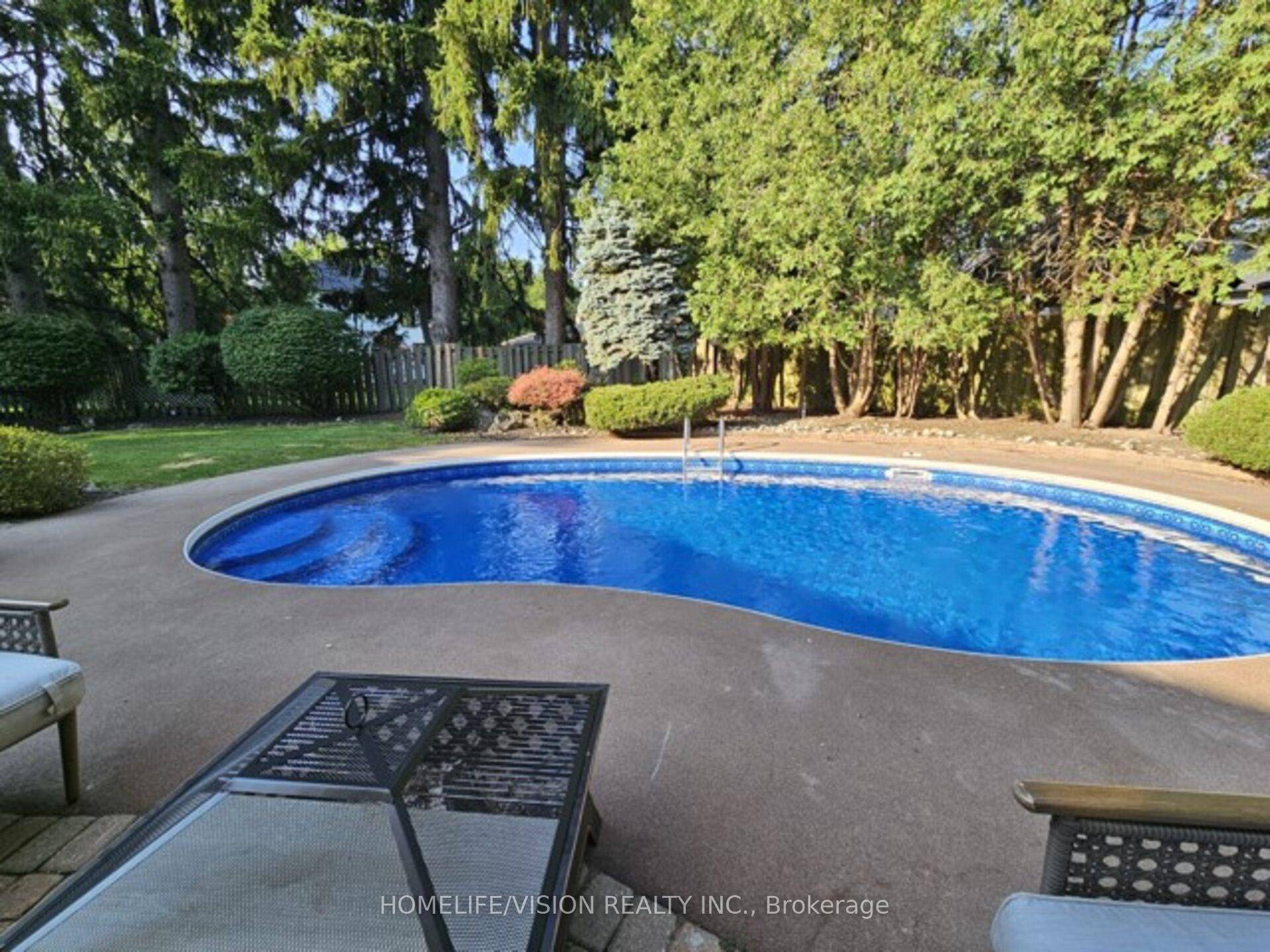 Welcome to Resort Style Cul de Sac LivingNestled on a private pieshaped lot in Sheridans exclusive Mississauga Golf amp ; Country Club enclave, this 5 1bed, 4bath estate radiates luxury ...