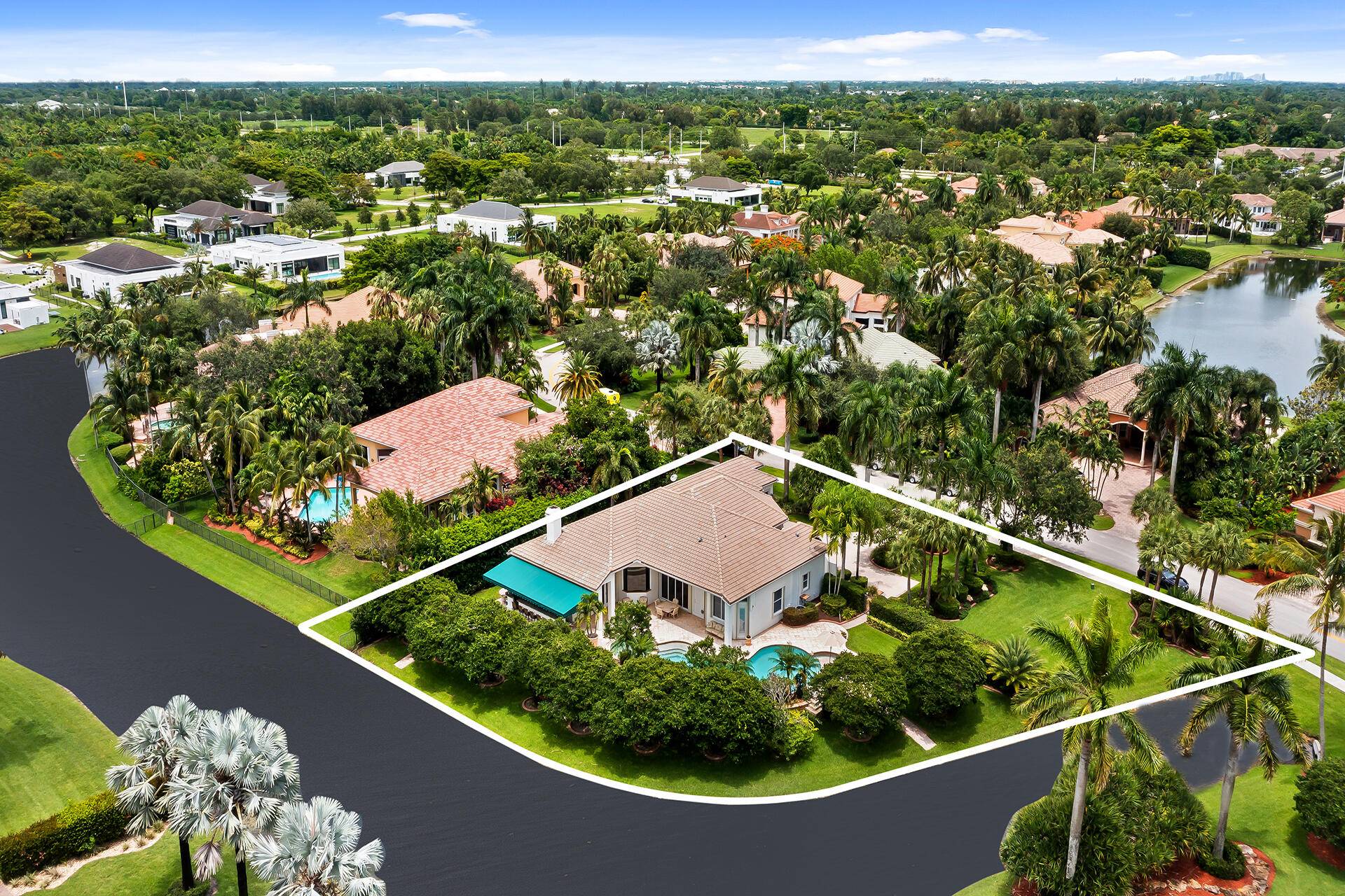 Gorgeous 4 Bedroom plus office and maids room, 3.