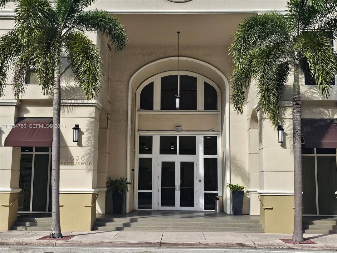 High yield Boutique office Strategically located in the epicenter of Coral Gables business district, this 1057 Boutique office suite offers an unmatched investment profile.