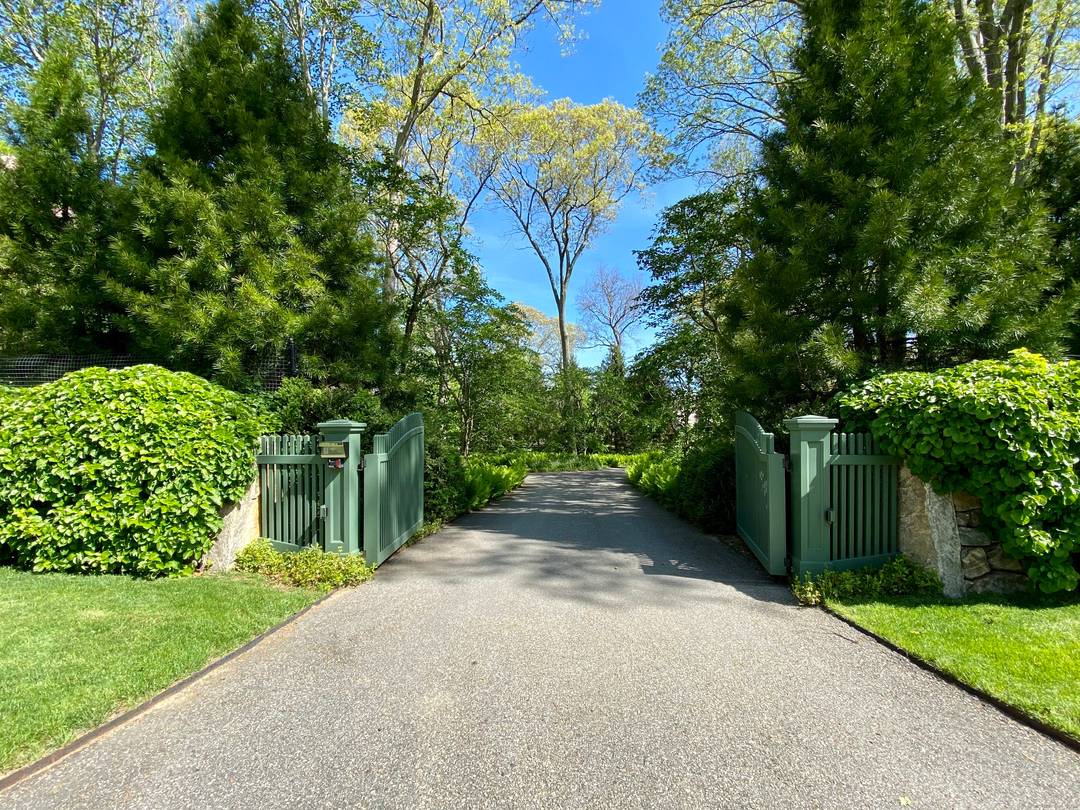 A timeless aesthetic and a sensibility respecting nature have resulted in an eminently livable, grand and gracious waterfront country house overlooking spectacular views of Hamburg Cove in sylvan Lyme, Connecticut.