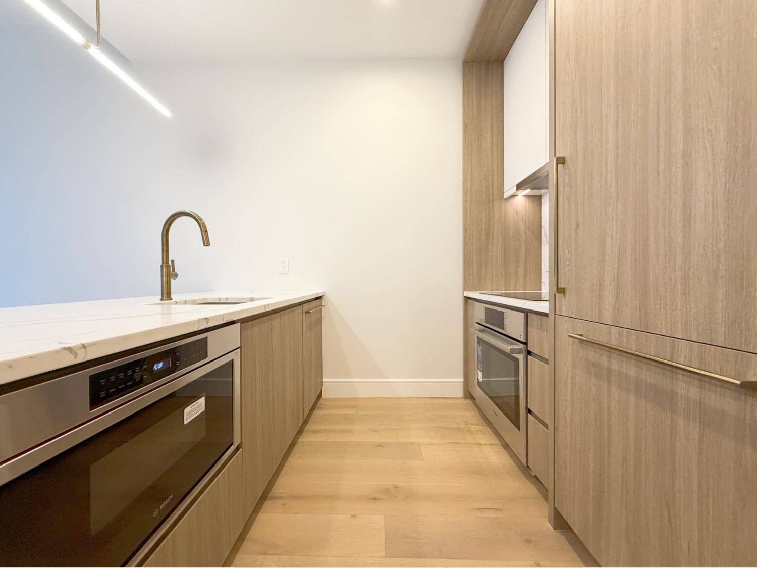 Brand New Ultra Modern 1 Bedroom Residence in Prime Long Island CityWelcome to this stunning west facing 1 bedroom home in a boutique, newly constructed building in the heart of ...