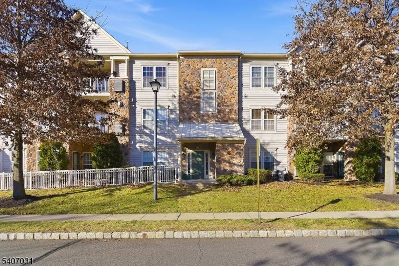 Welcome to carefree living in the active adult 55 community of Hearthstone at Hillsborough.