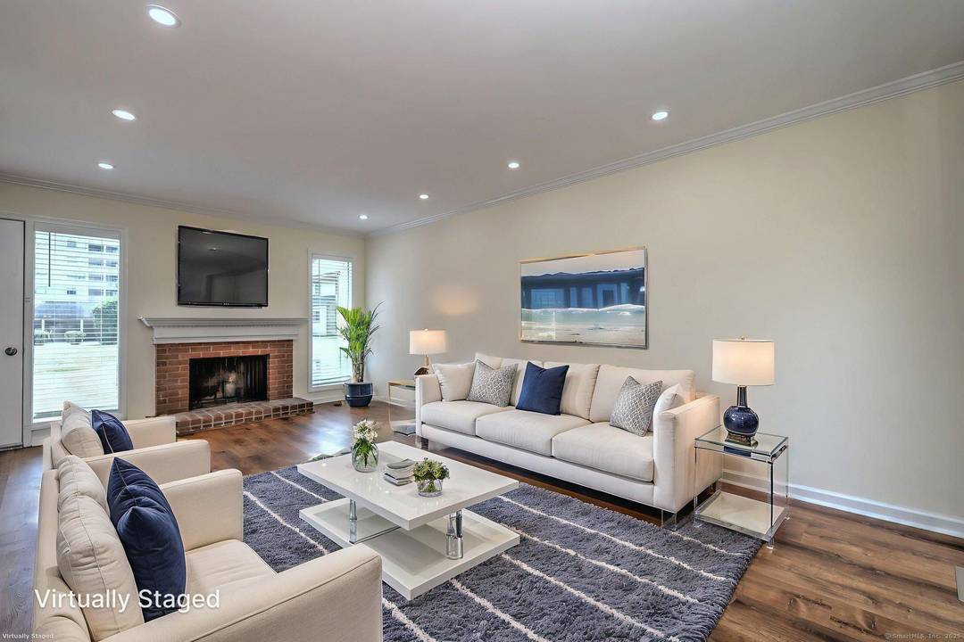 Heritage Sound Coastal Townhome Steps to Walnut Beach Snuggled in a quiet, private corner of the sought after Heritage Sound, a waterfront community, this beautifully updated end unit townhome offers ...