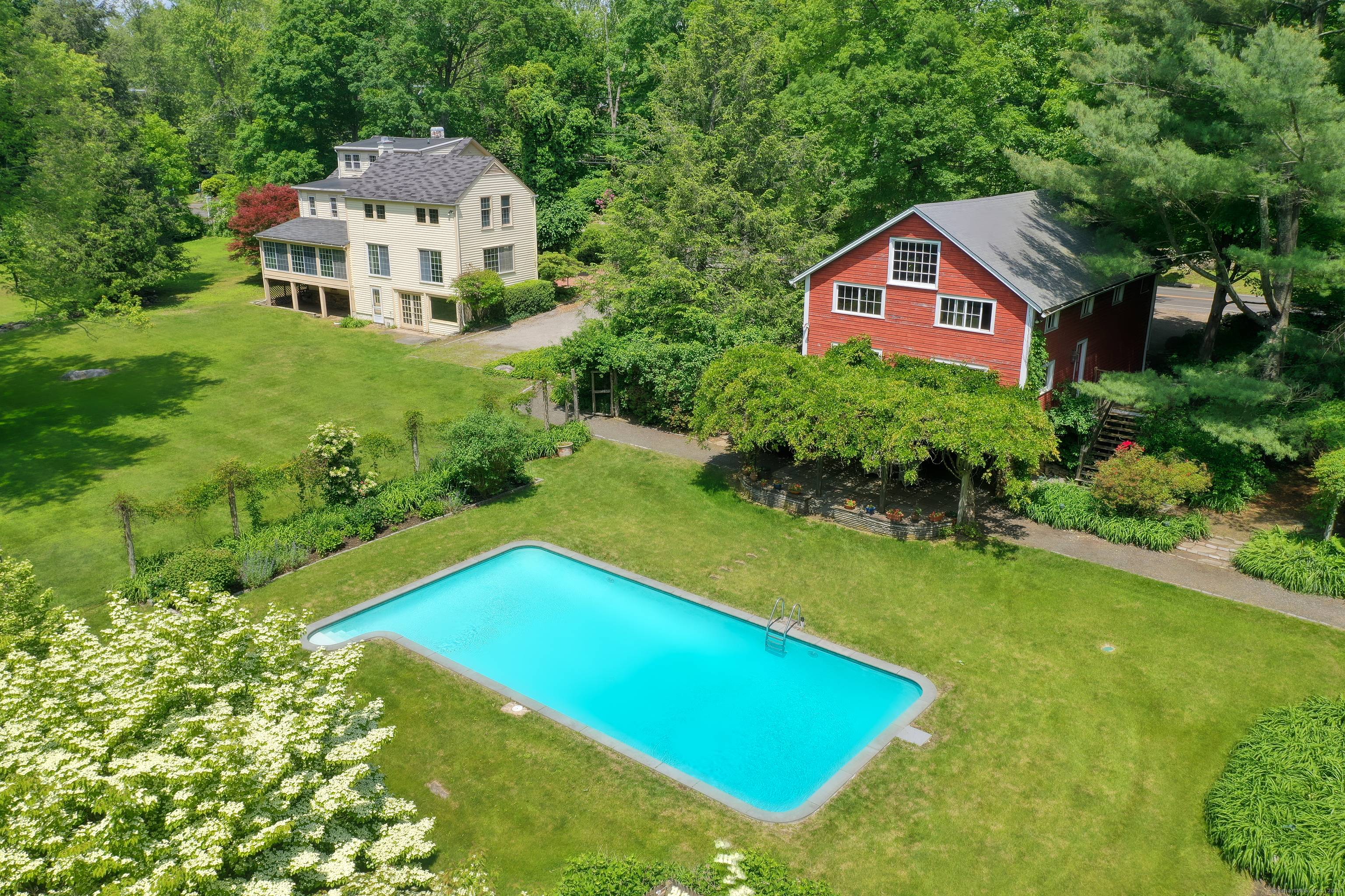 Welcome to 708 Ponus Ridge !