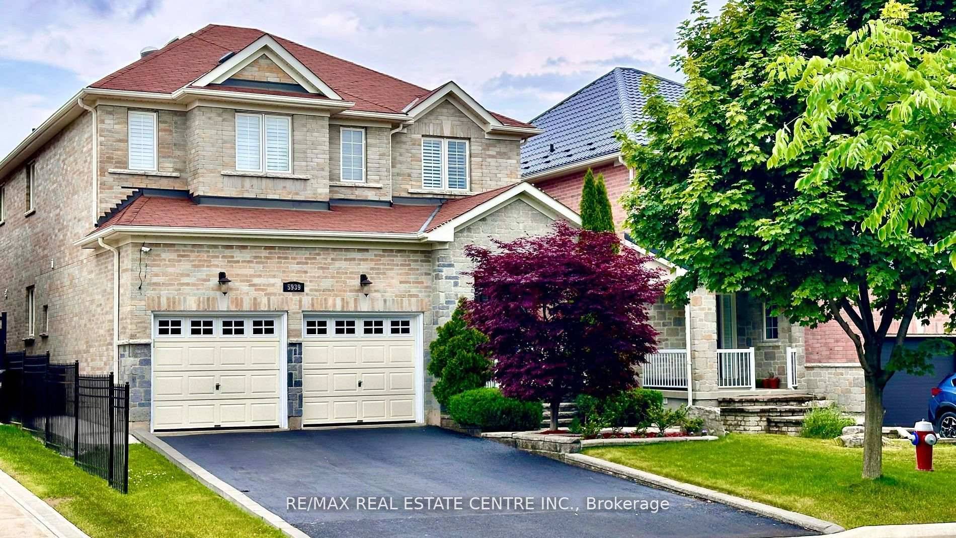 Exceptional Fully Detached Residence on a Tranquil Cul de Sac in Prestigious East Credit, Mississauga.