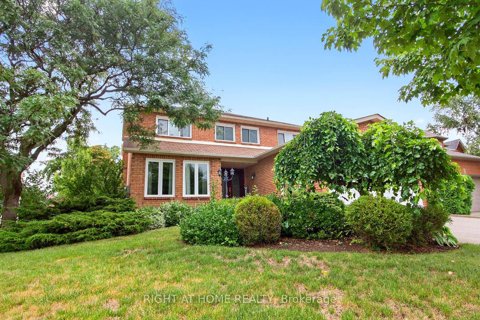 Absolute Gem ! ! Located close to top rated schools and the Iroquois Ridge Recreation Centre, this radiant, spacious home offers a beautifully designed layout with a fully finished basement.