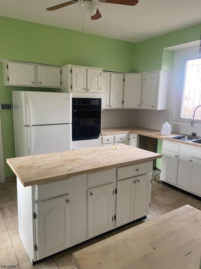 This Beautiful Stately Mansion is Mixed use, a corner property in a nice section outskirting New York City and close proximity to Beth Israel Barnabas Hospital.