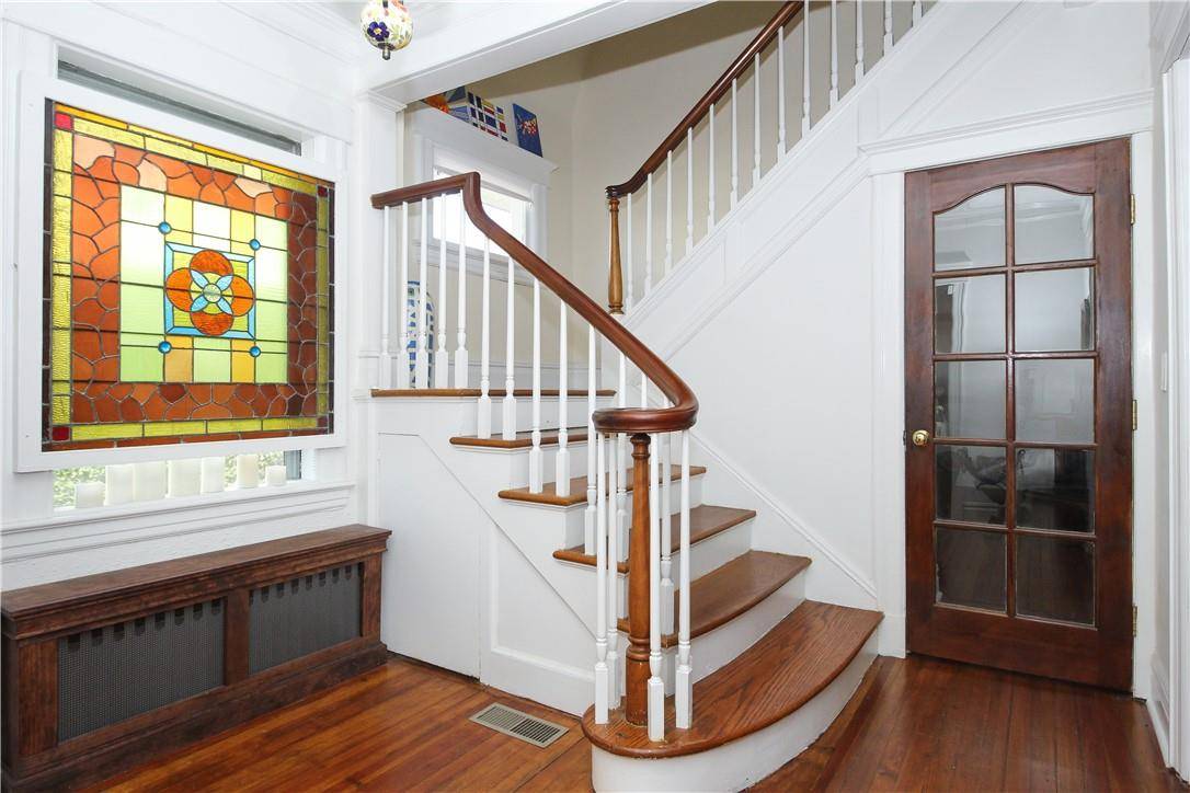 Charming amp ; Updated Home in the Heart of Larchmont Village Located just 35 minutes by train from Manhattan, this beautifully updated residence offers a seamless blend of modern design ...