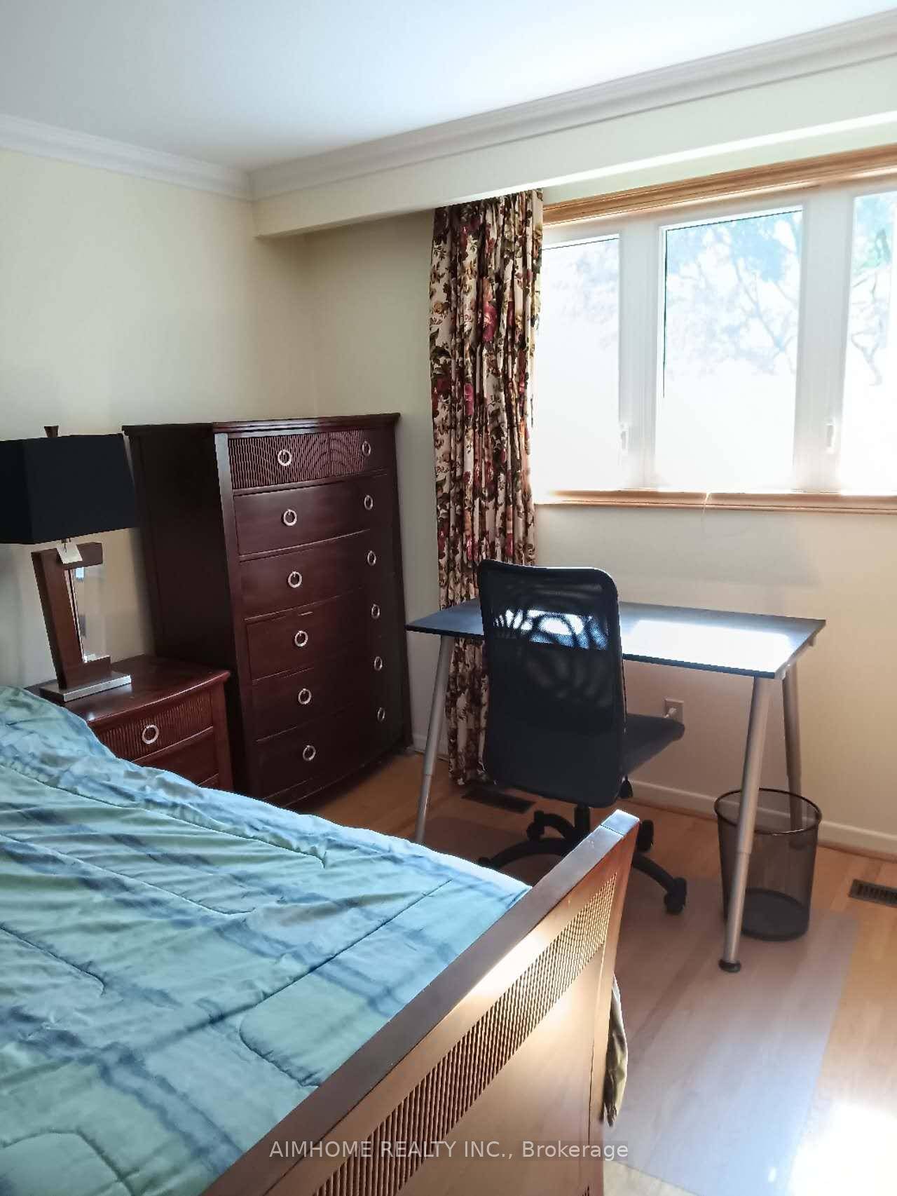 Another master room with its own bath is for 1500.