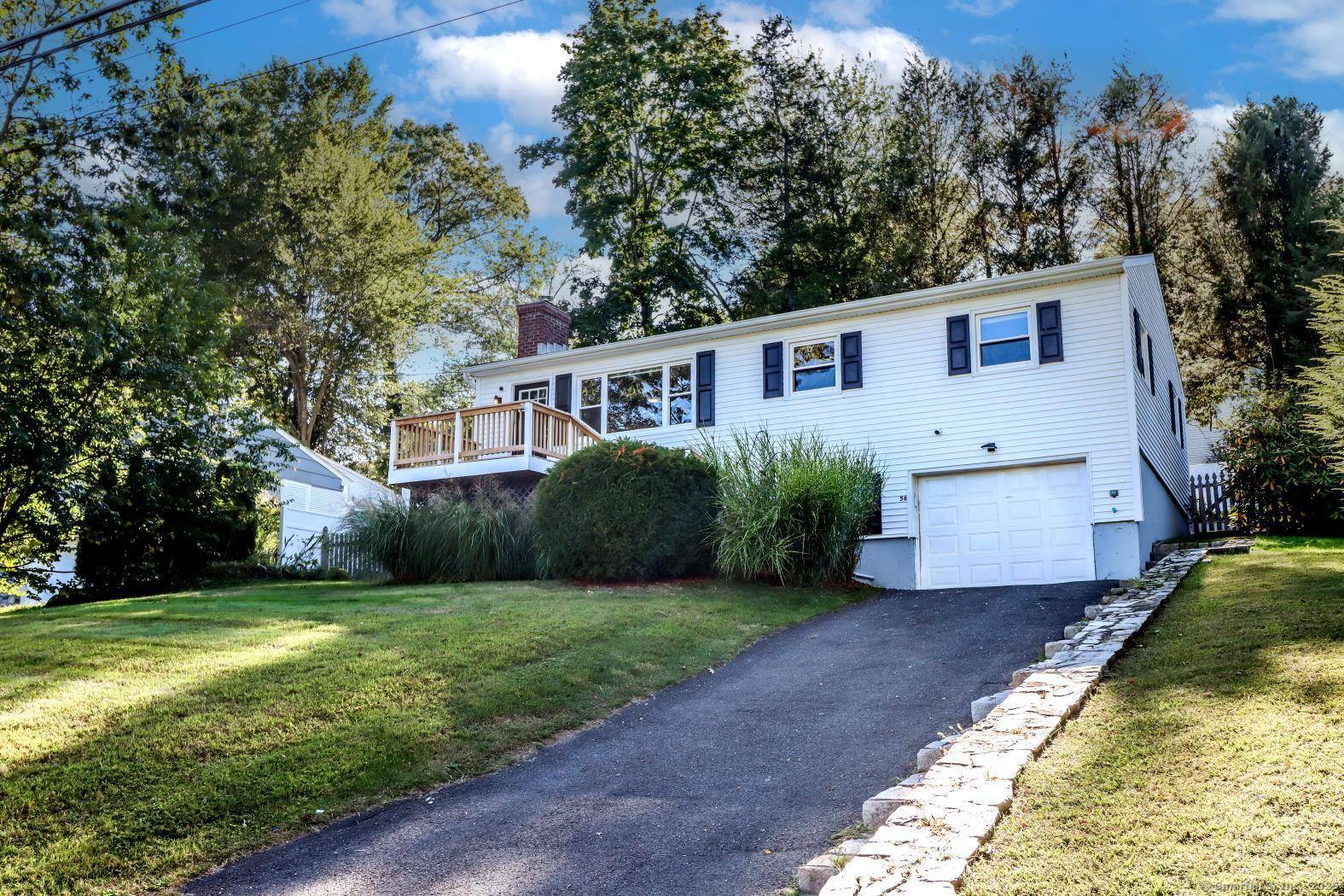 Great Location ! Welcome home to this 3 bedroom ranch with 1 full baths on a cul de sac.