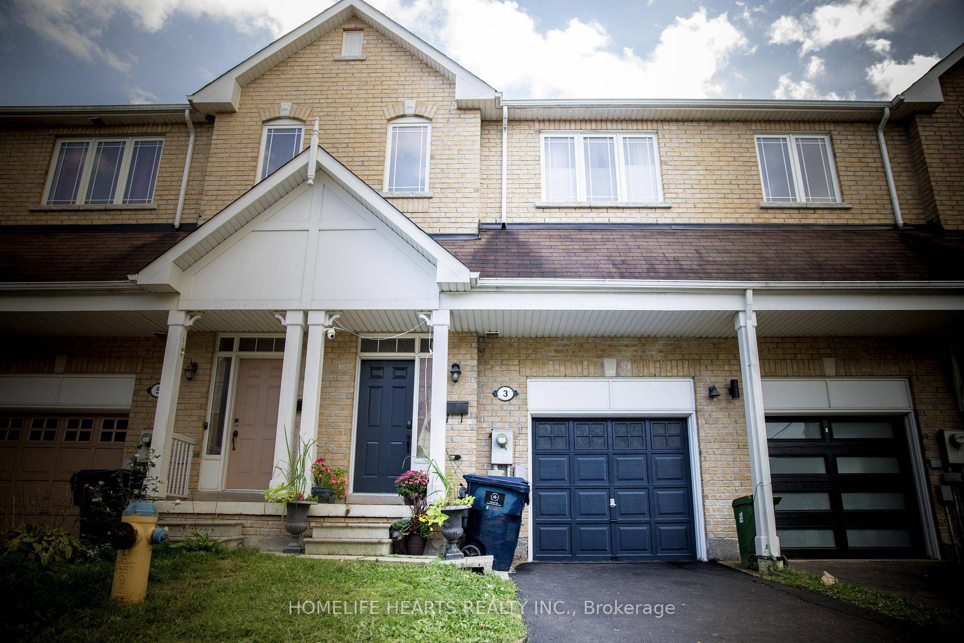 Live A Fabulous Lifestyle In This Luxury Freehold Townhome Nestled In An Exclusive Cul De Sac Community In West Hill.