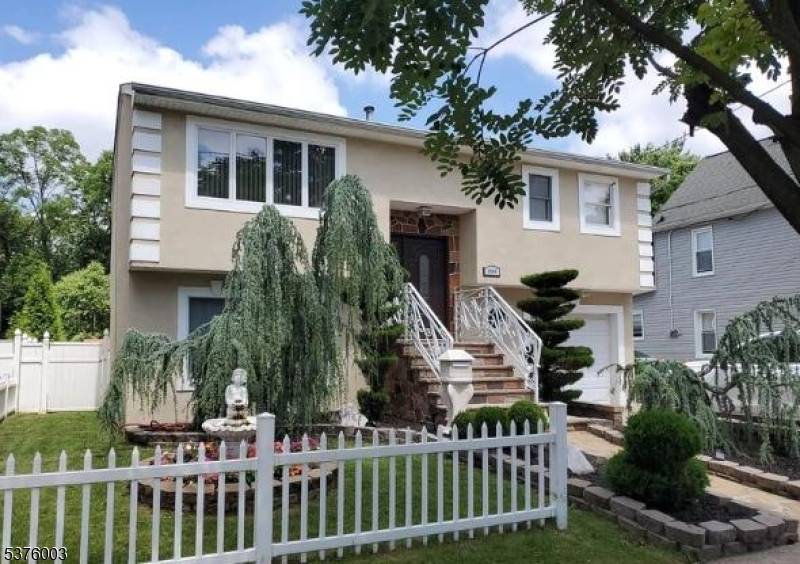 Welcome home to this beautifully maintained 3 bedroom, 2 bathroom rental that offers the perfect blend of comfort and convenience.