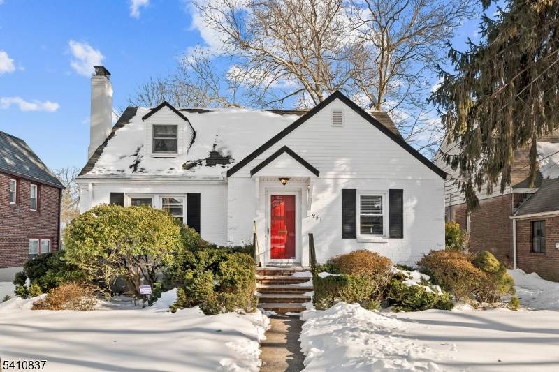 Welcome to 951 Darien Terrace, a beautifully maintained home offering the perfect blend of classic charm and modern comfort.