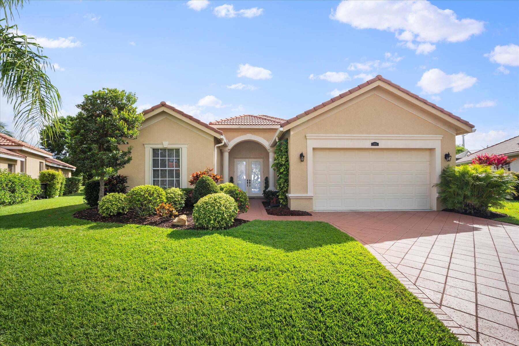 Welcome to this lovingly maintained, custom built, 3 bedroom, 2 bath pool home, nestled in a cul de sac in the Heatherwood St.