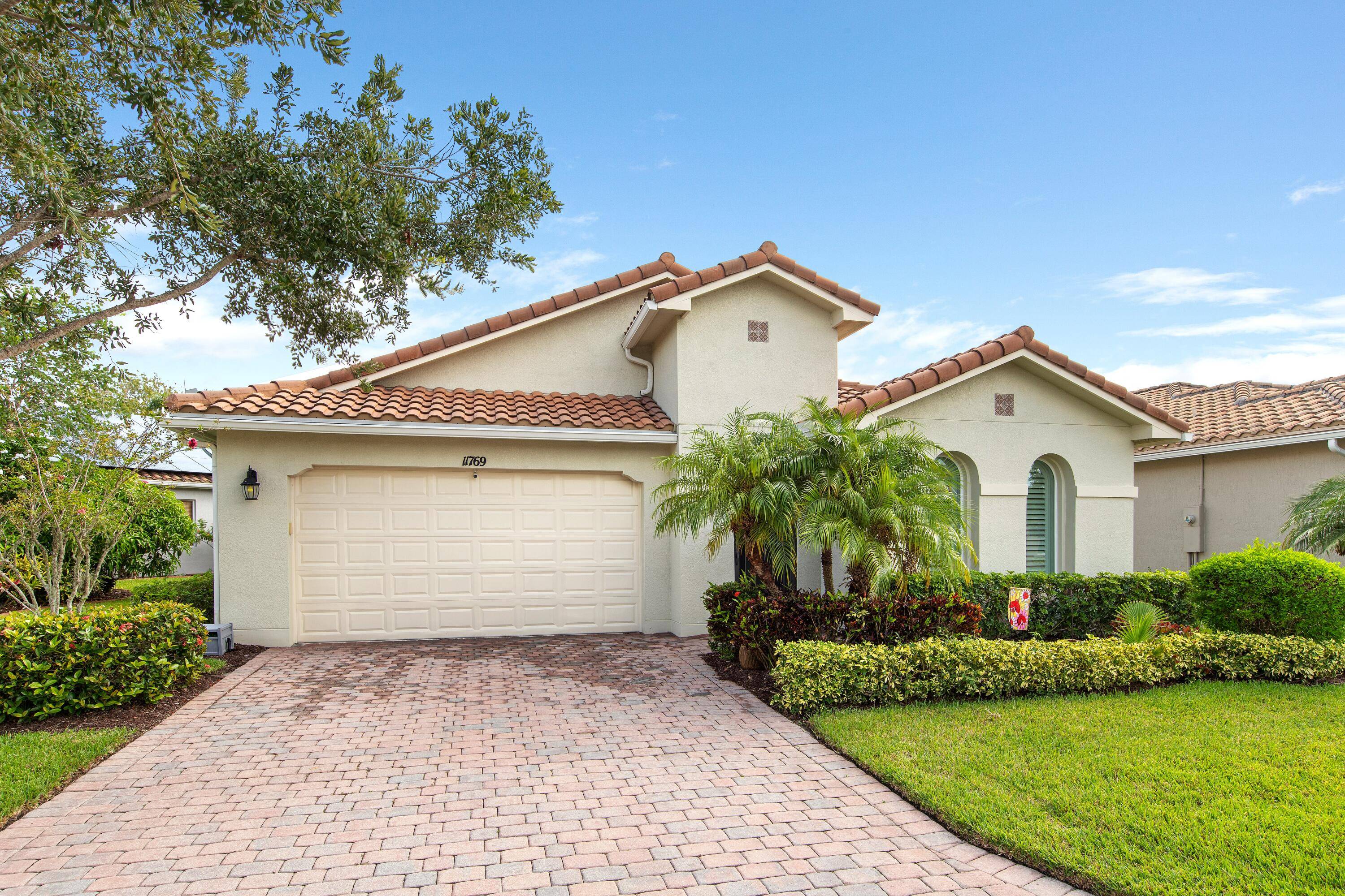 Spectacular lakefront home features 2Bd, 2Ba Convertible Den 3rd Bd.