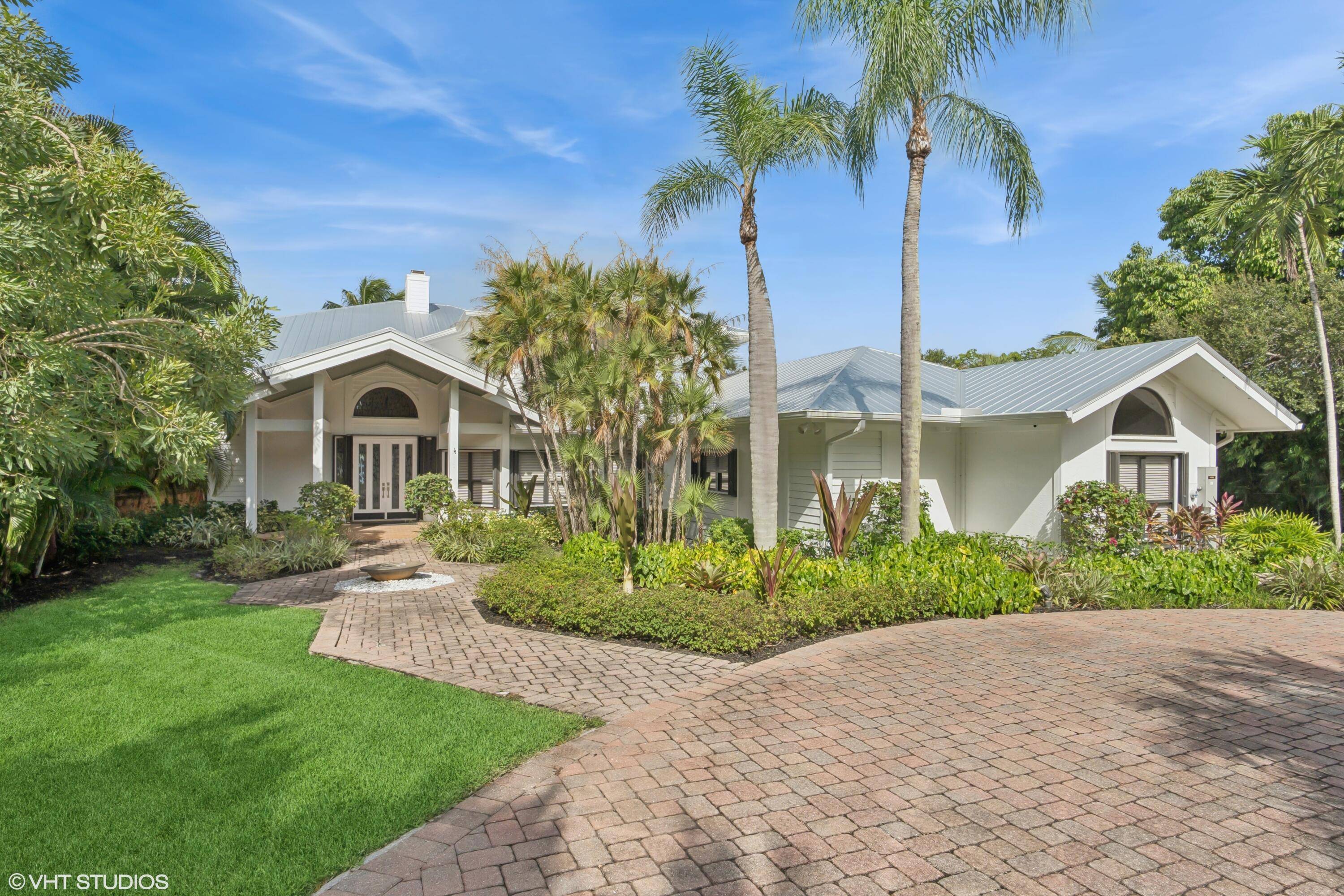 Coastal Luxury Living in Sewall's PointDiscover timeless elegance and modern comfort in this stunning 5 bedroom, 4.