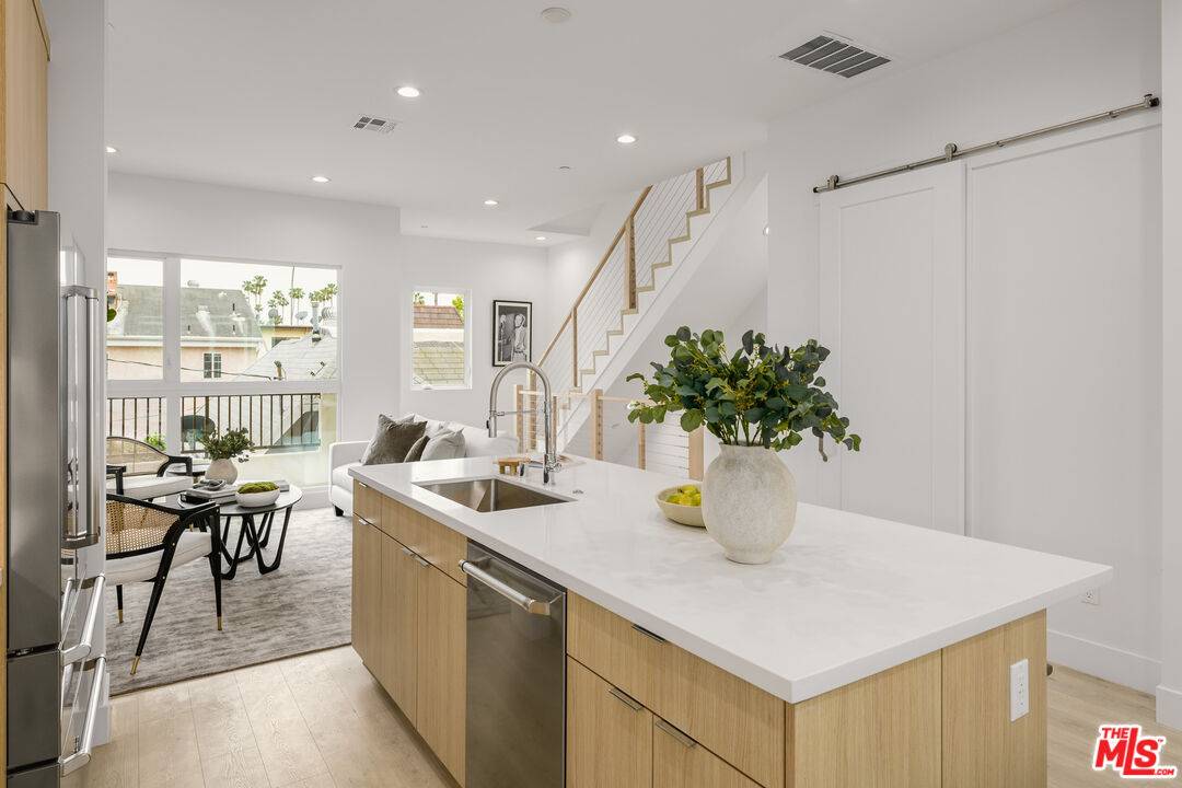1248  Lodi Pl 3BR Hancock Park La