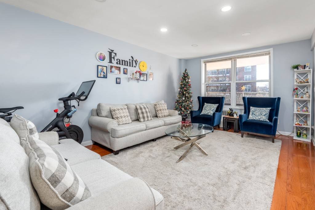 Bright, airy, quiet, renovated sanctuary with terrace !