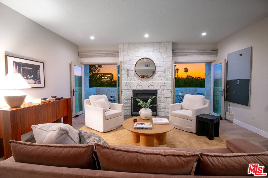 166 S Hayworth Ave 2BR Beverly Grove La