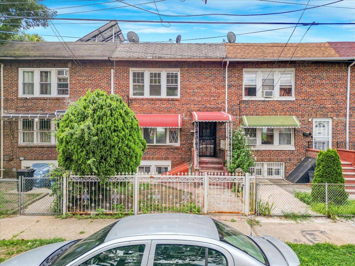 Welcome to 114 58 145th Street, a beautifully renovated single family home located in the heart of Jamaica, Queens.
