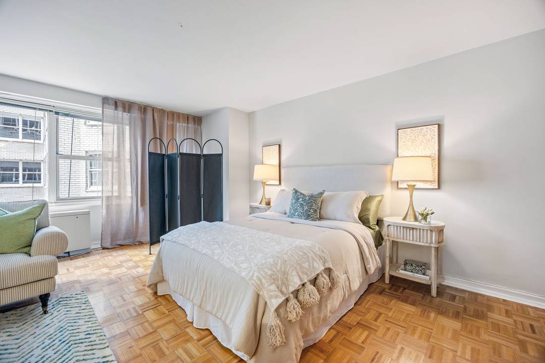 Welcome to this stunning 780 sq.