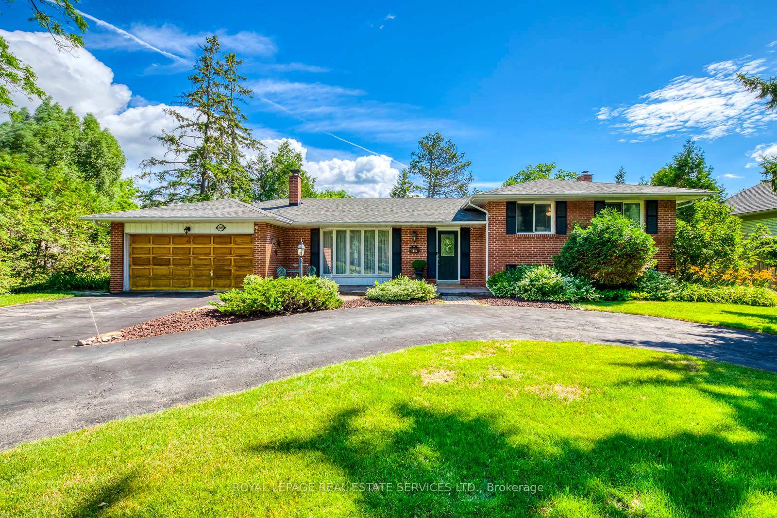 Welcome to 1605 Venetia Drive Where Opportunity Meets LocationSet on a generous 90' x 125' lot in one of Southwest Oakvilles most desirable and quiet neighbourhoods, this well cared for ...