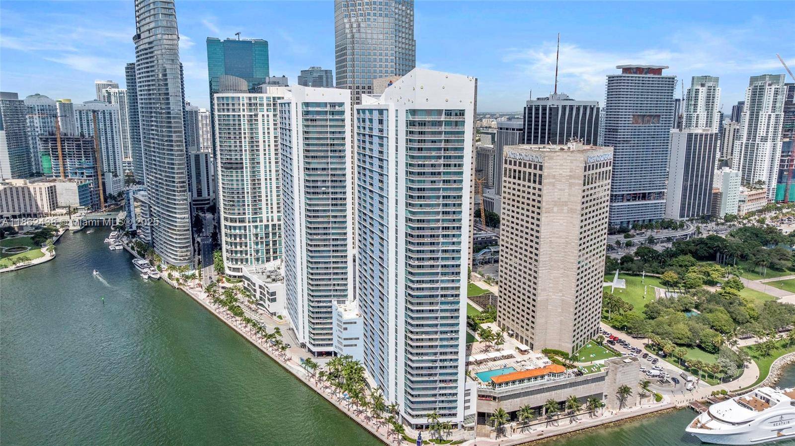Experience elevated living on the 19th floor with great breathtaking views of Biscayne Bay, Bayfront Park, and the Miami skyline.