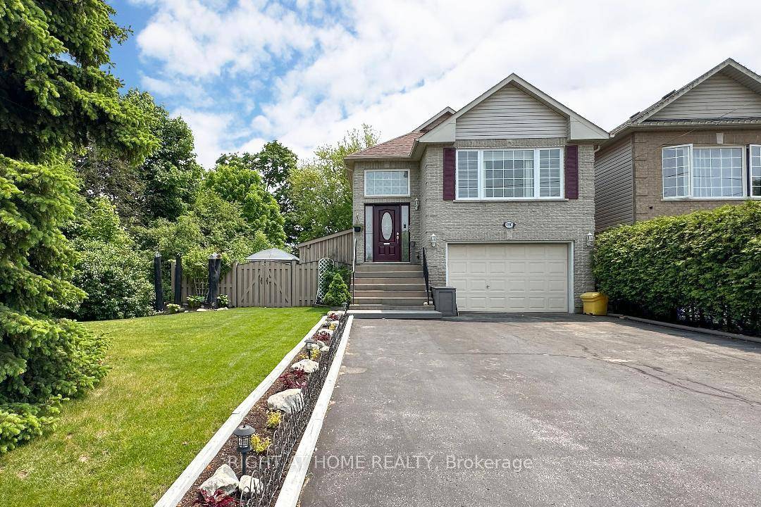 This Raised Bungalow In Courtice Is A Beauty !