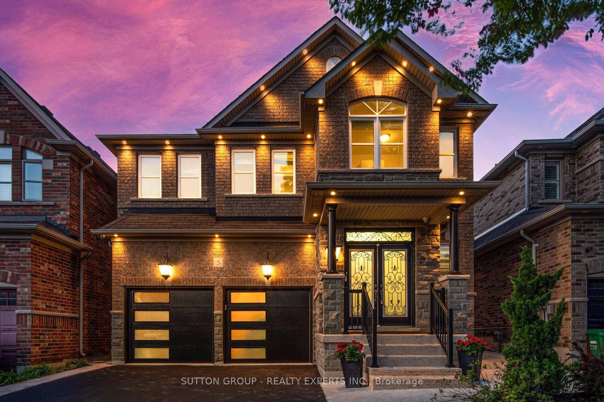 Beautifully upgraded 4 Bedrooms Detached Home In Prime Castlemore Location !