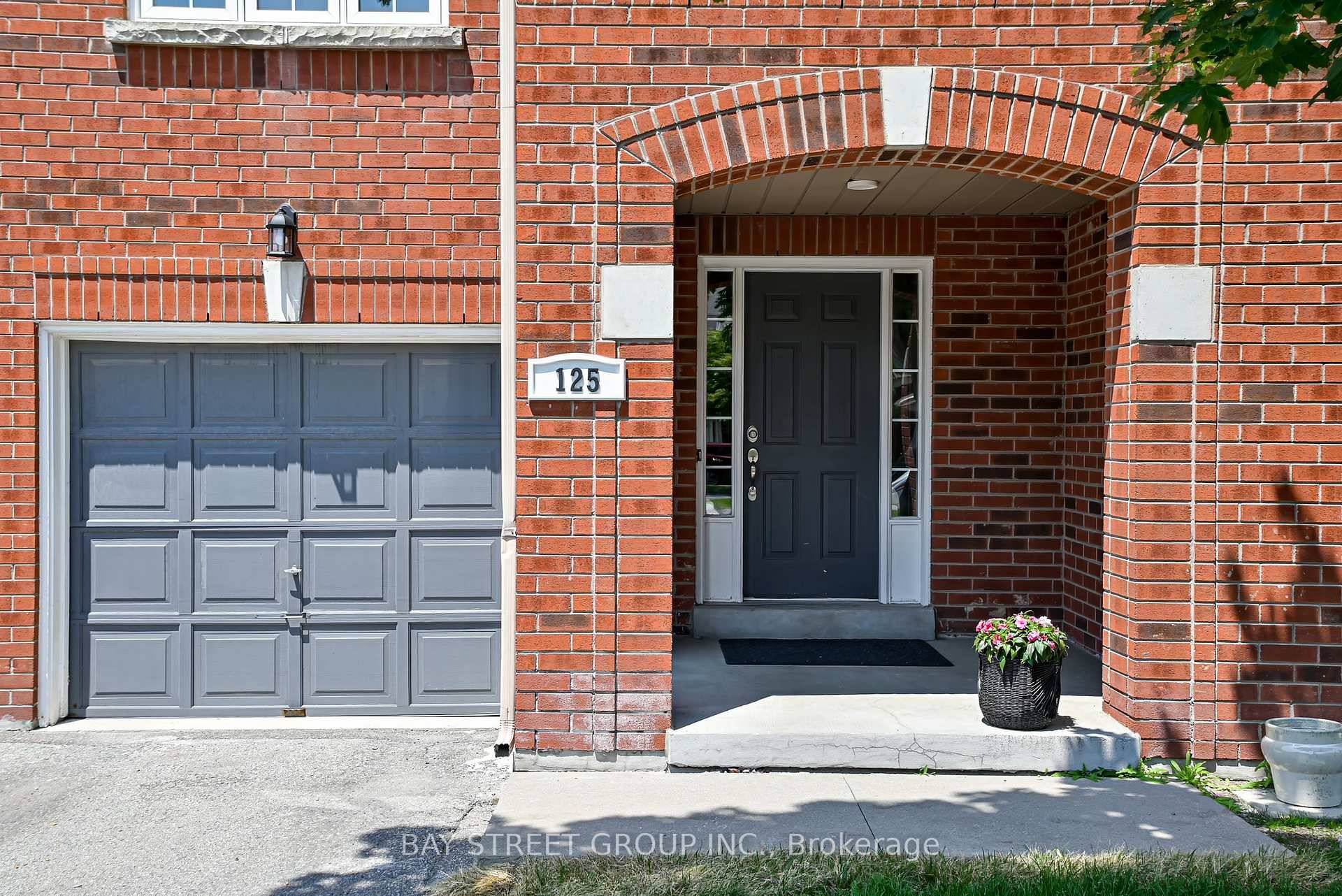 This Sought after Lovely 4 Bedroom Townhome Located In Desirable North Richvale !