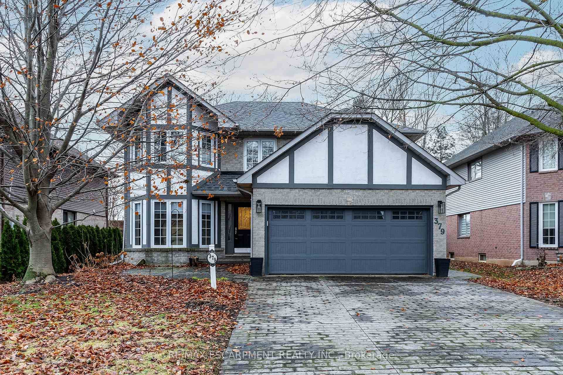 CHECK OUT THIS BEAUTY. You do not want to miss this wellmaintained and beautifully updated 4 1 Bed, 4 bath 2 stry homein sought after 10 Ancaster neighbourhood.