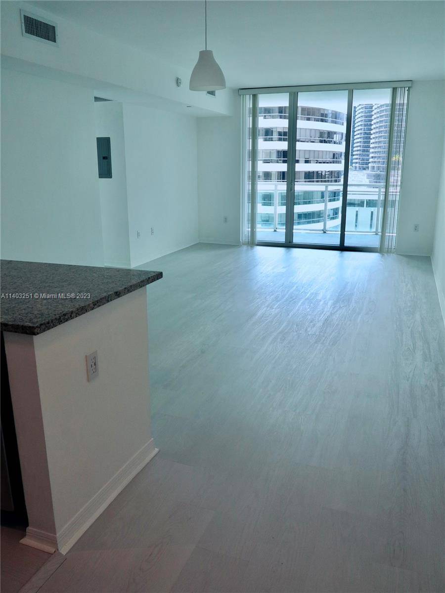 BRAND NEW FLOORS ! ! ! Amazing 1 BED 1 BATH !