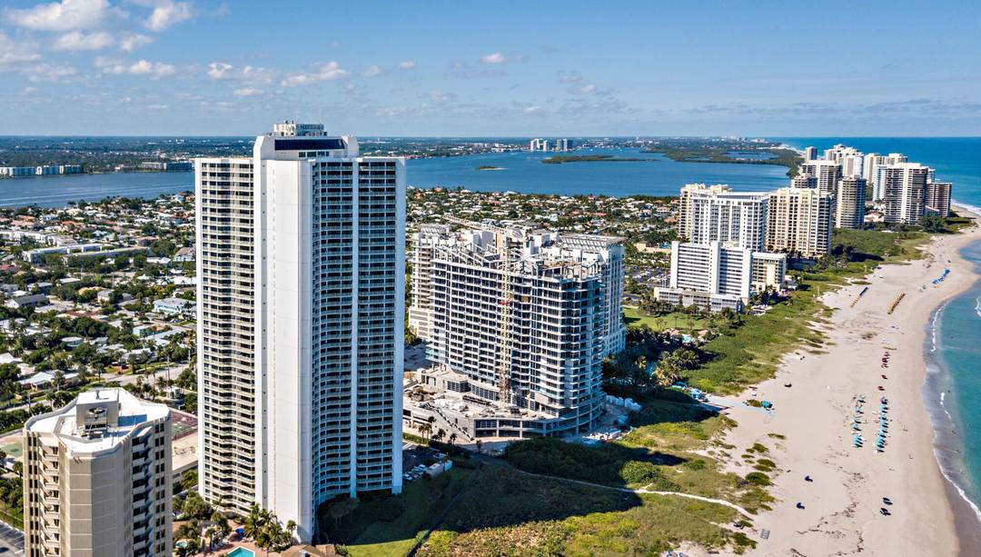 Beautifully fully renovated in 2021, this 2 bedroom 2 bath condo has glorious unobstructed views from every room.