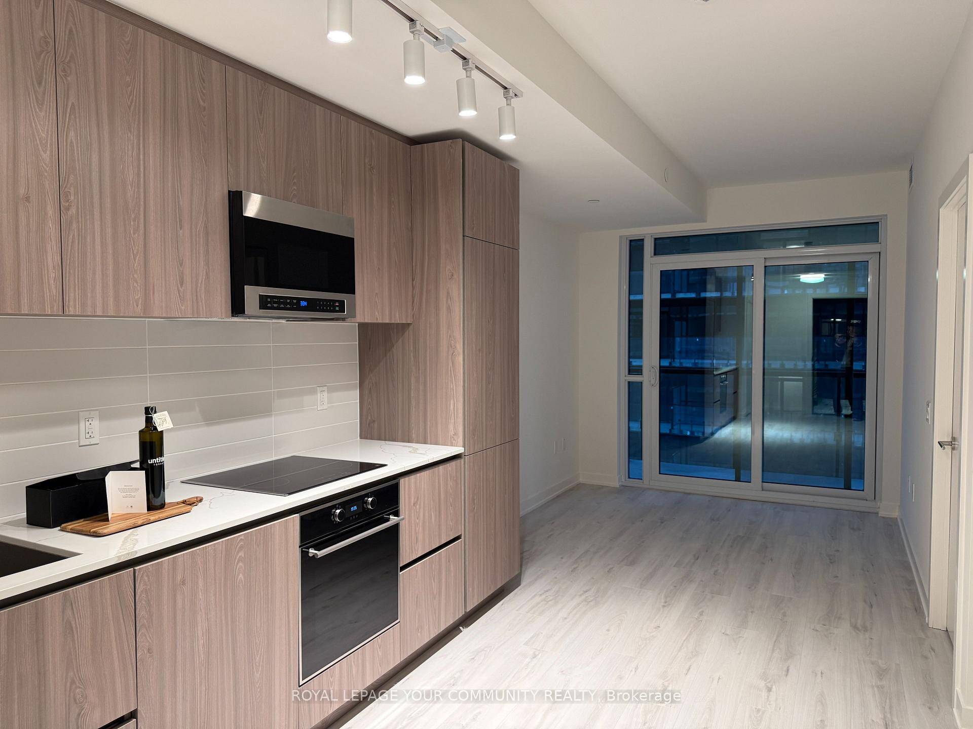 Modern 1 bedroom suite for lease at 120 Broadway Ave in the acclaimed Untitled development.