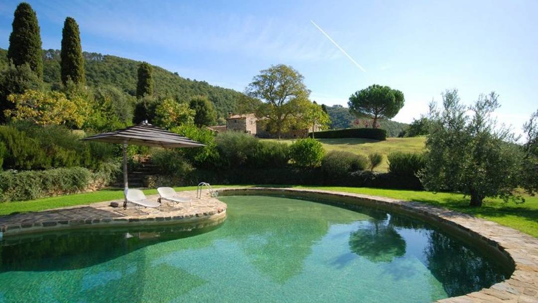 Property with two buildings, outbuilding, pool, garden and 50 hectares of land for sale in Tuscany, in a panoramic position over the Val d'Orcia.
