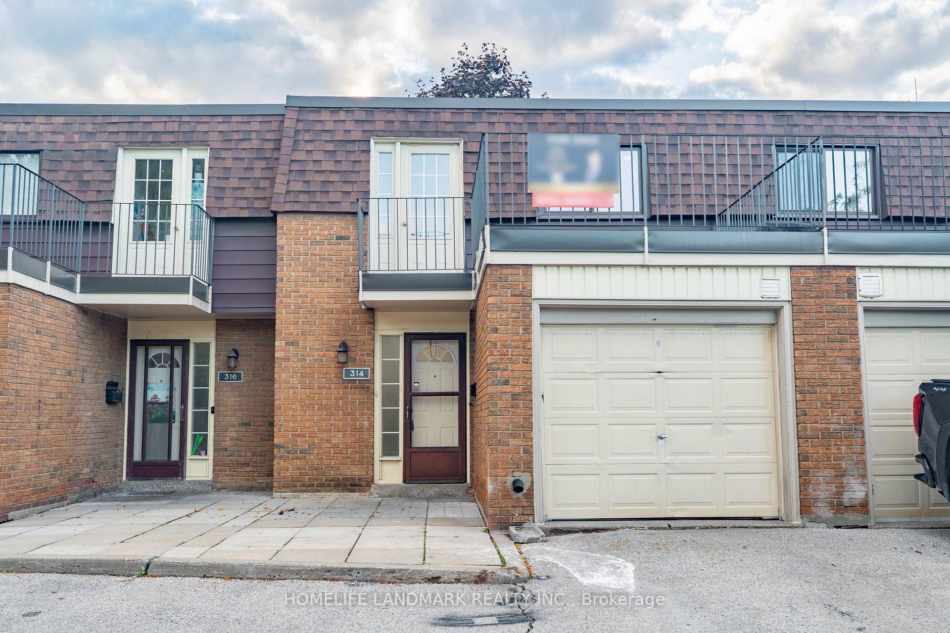 Well maintained townhouse in high demand LAmoreaux community !
