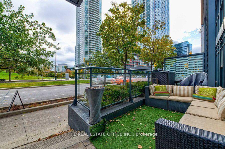 Fully Furnish Unique 'Live Work' Condo Townhome In Highly Sought After Location In The Waterfront Community.