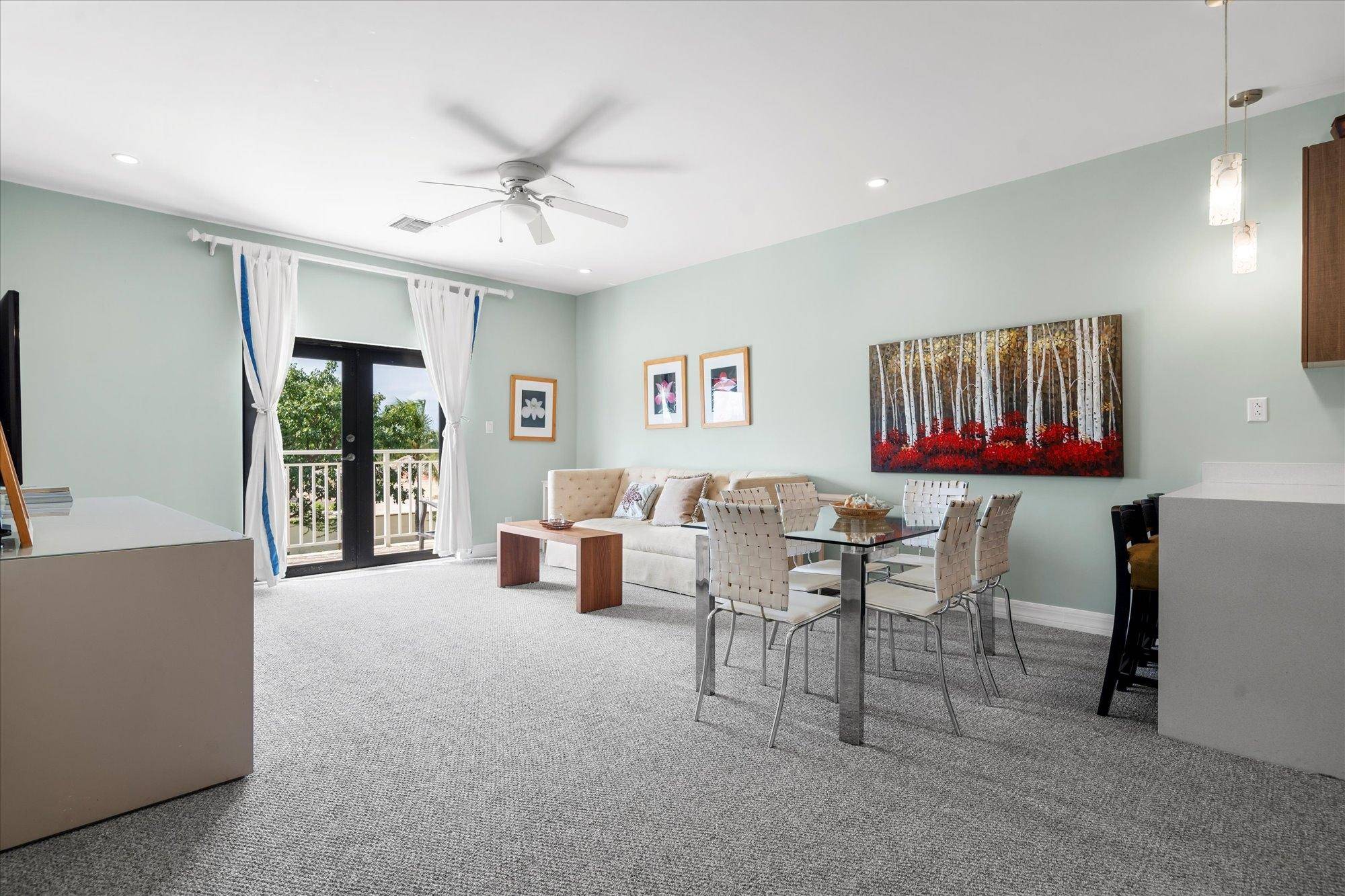 VENETIAN WEST Condo New-Providence