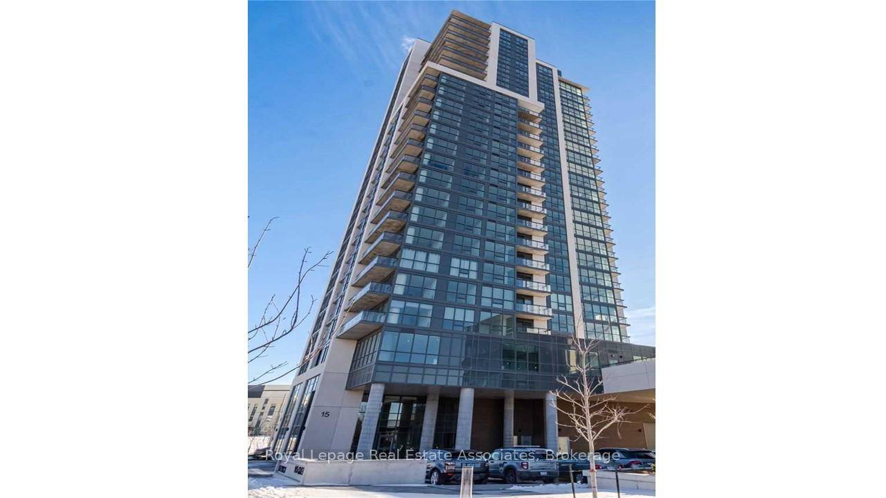 Luxurious, bright and sunny condo in a prime location Downtown Brampton.