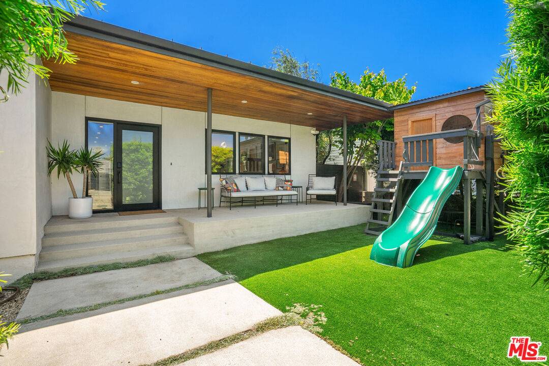 870   Rose Ave 4BR Marina Del Rey La