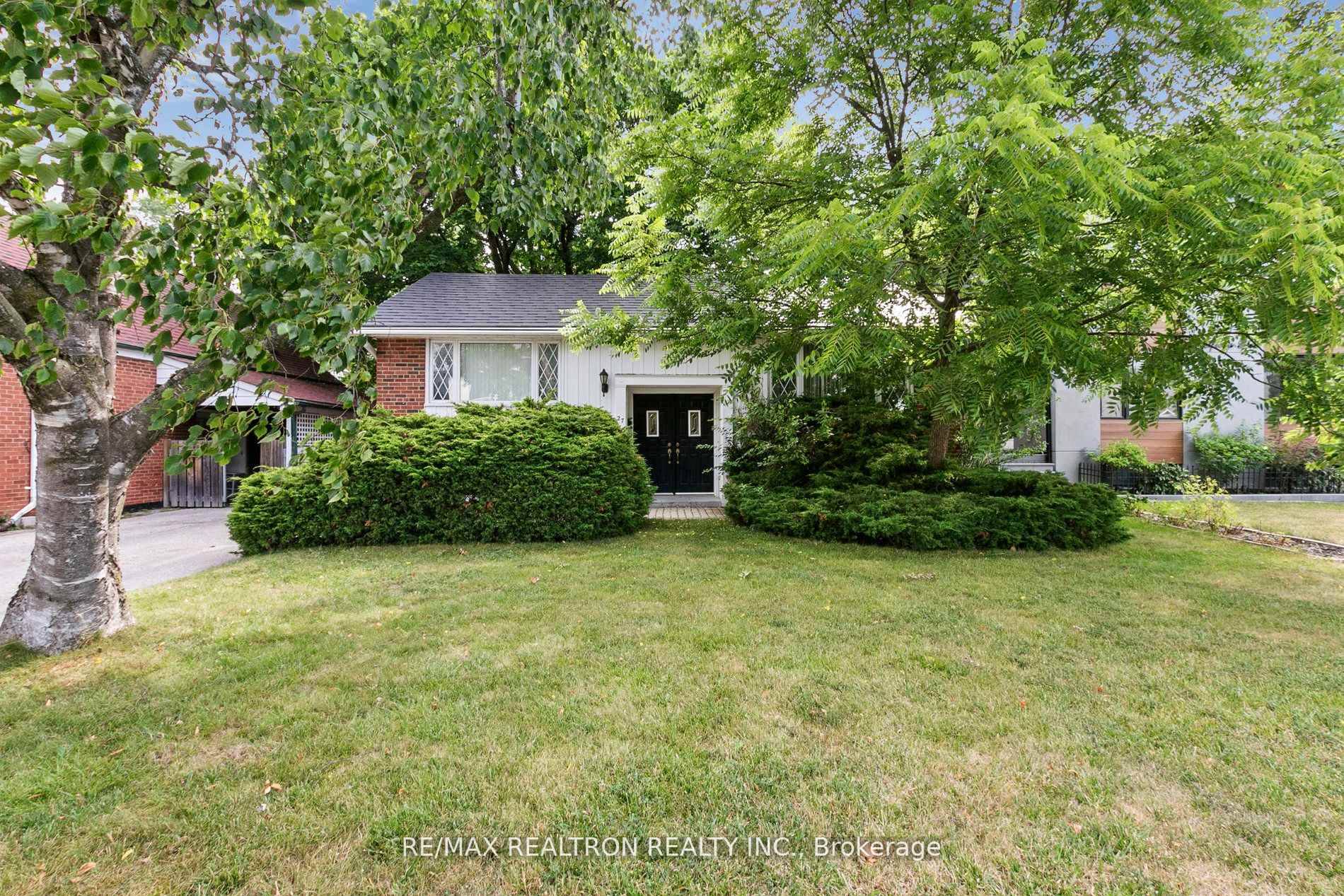 Prime location just a short walk to subway, schools, shopping and parks.