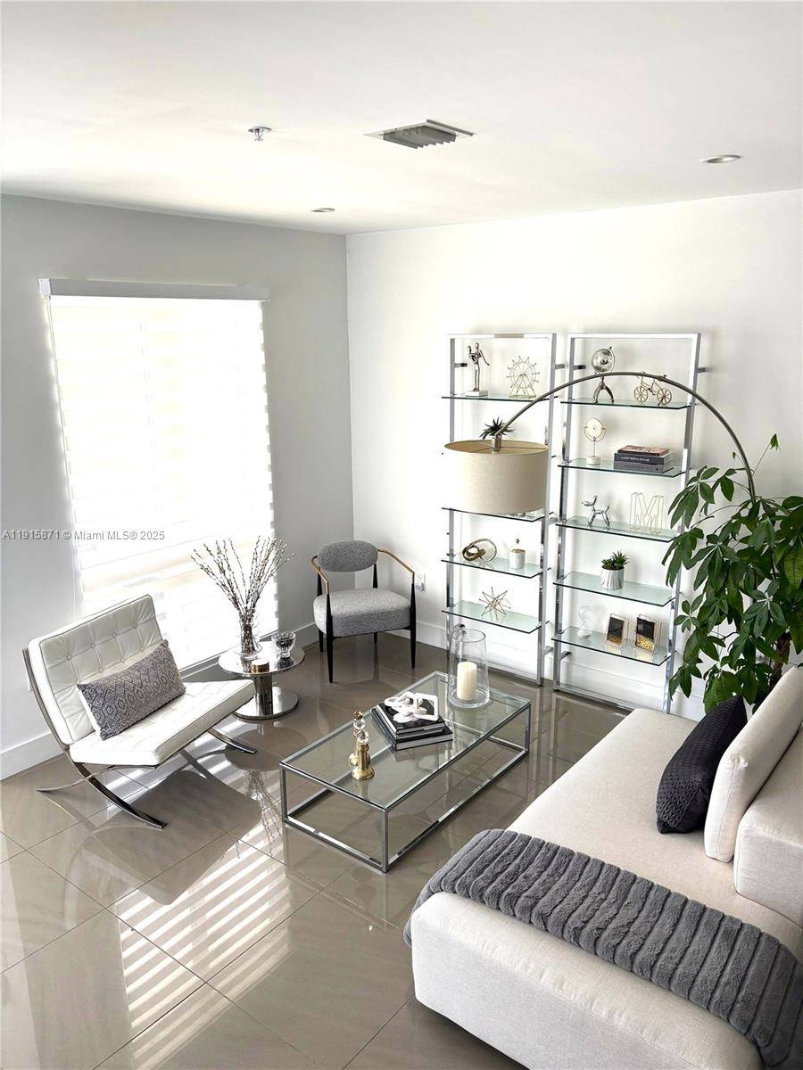 Beautiful and bright 3 story corner townhome in Landmark at Doral featuring 3 bedrooms, 2.