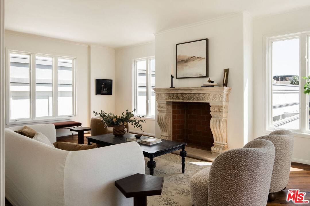 1424  N Crescent Heights Blvd 1BR Hollywood Hills East La