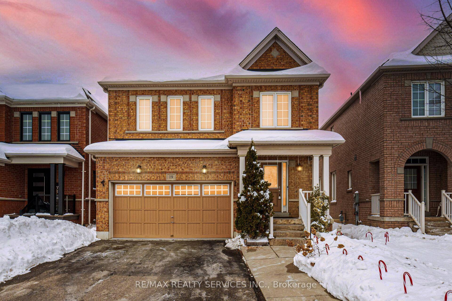 ! ! ! Gorgeous 4 Bedroom Detached House !