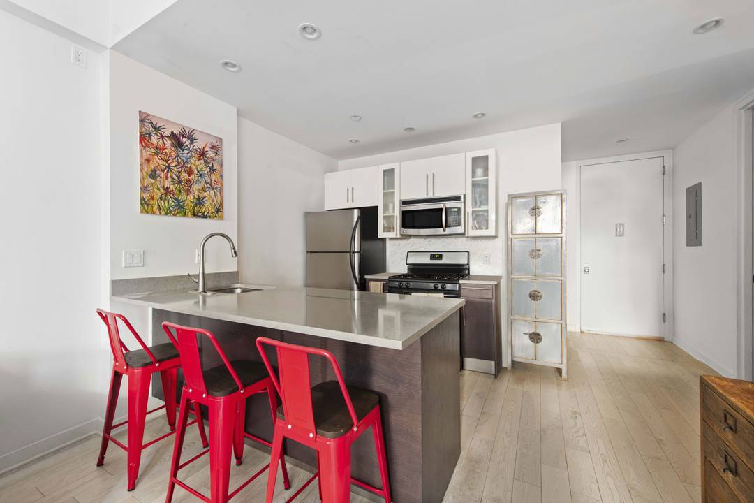 Fabulous Flexible loftlike apartment located at the crossroads of trendy Williamsburg and Greenpoint.