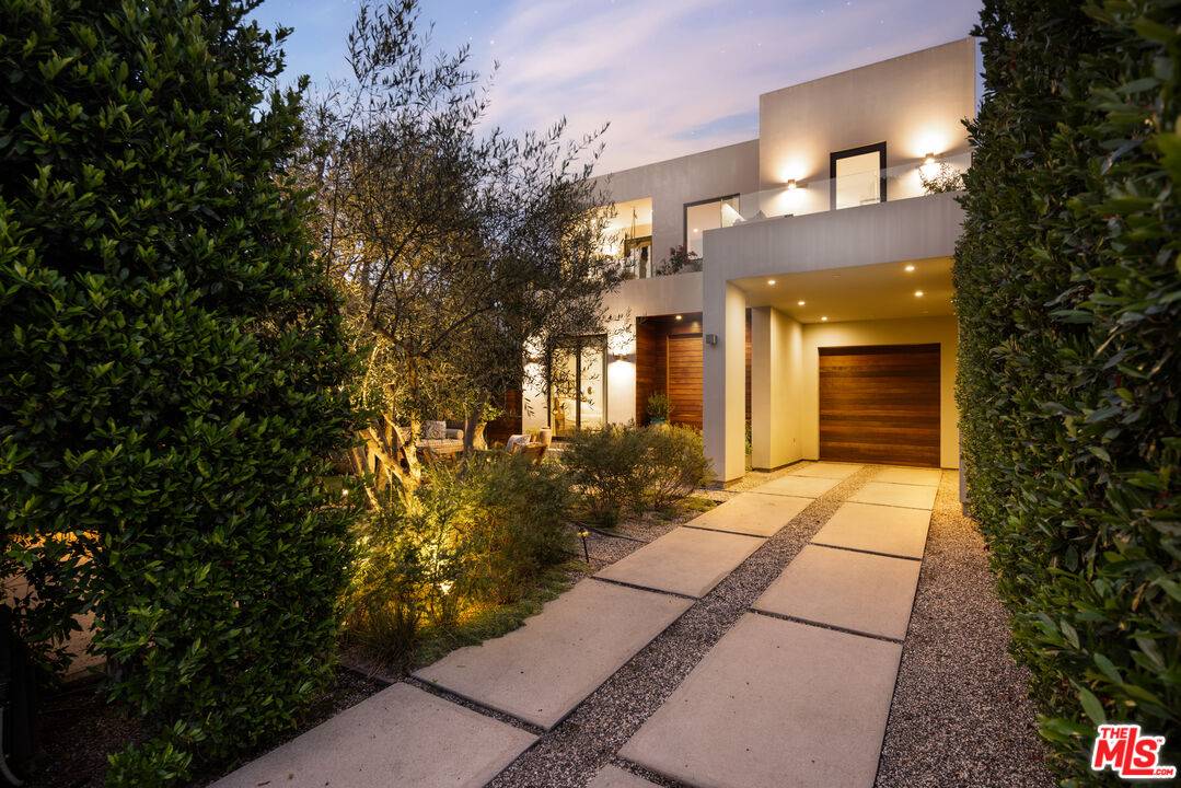 518   Huntley Dr 3BR Beverly Grove La
