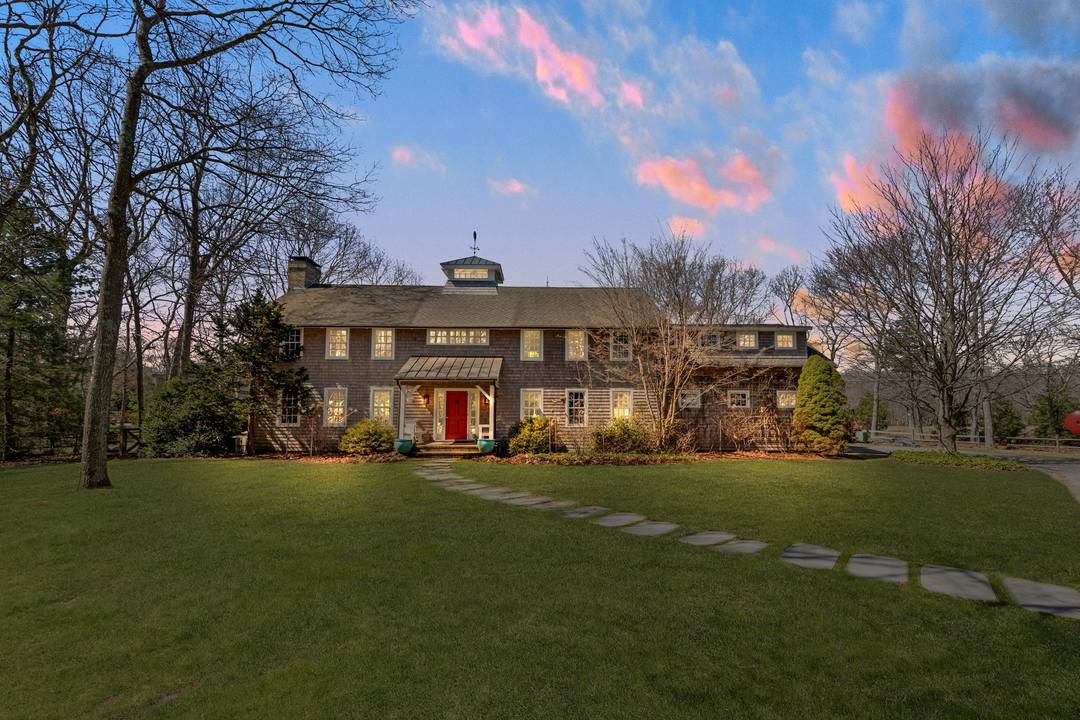 Beautiful Traditional in the Northwest Woods